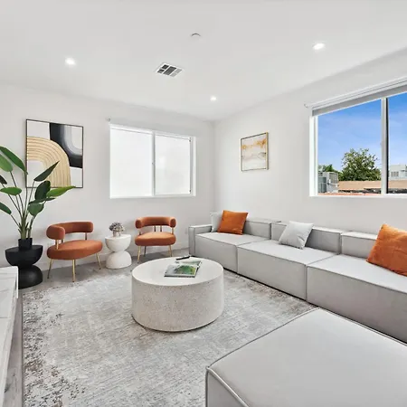 Hollywood View 3 Bedroom Family House